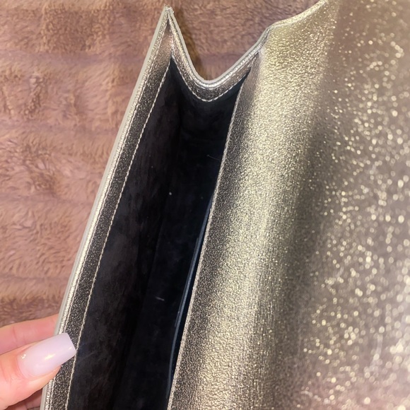 Saint Laurent
Monogram Kate Metallic Grain De Poudre Classic Clutch - Picture 6 of 6
